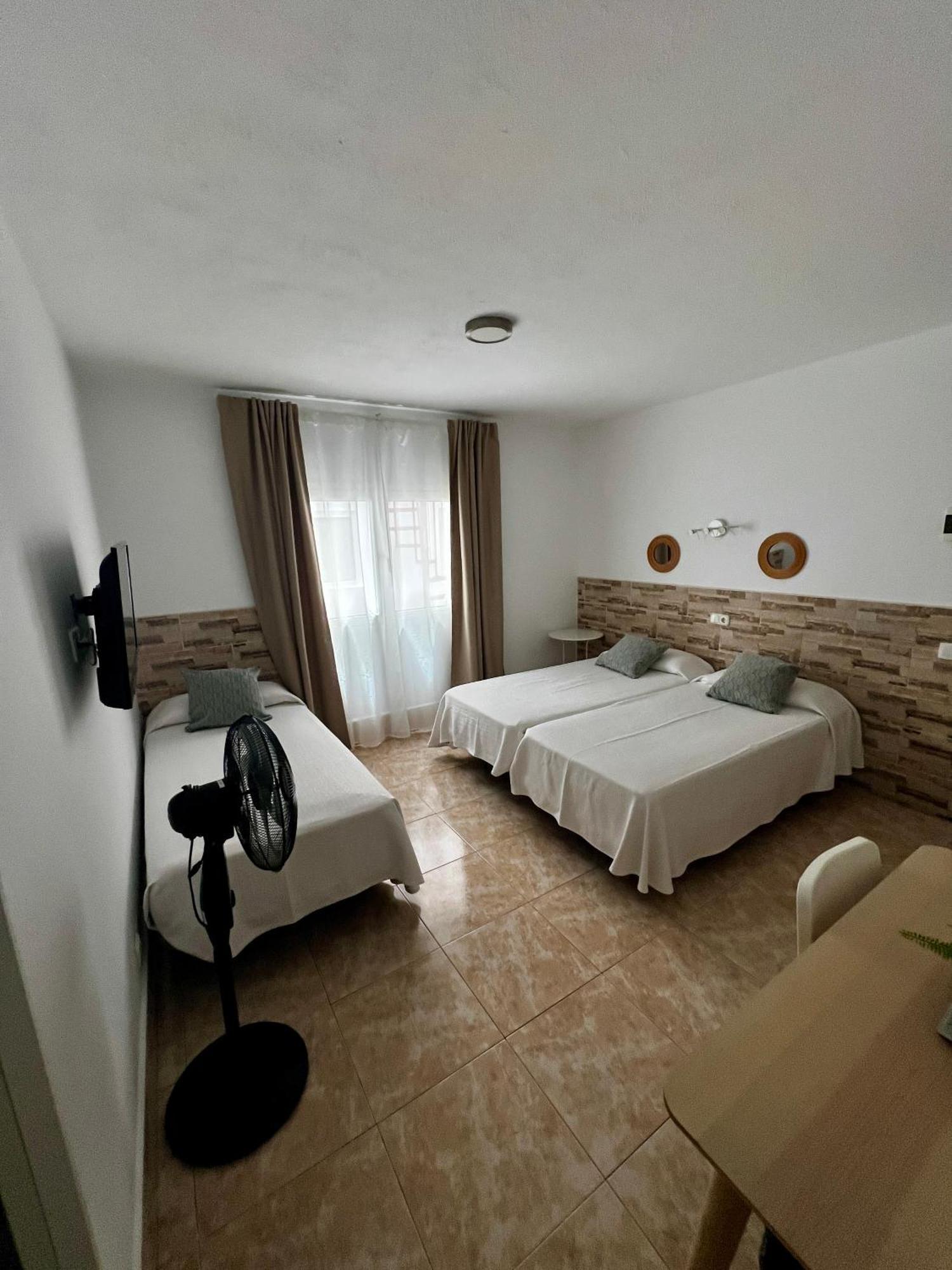 Hostal Residencia Cardona 아리시페 외부 사진