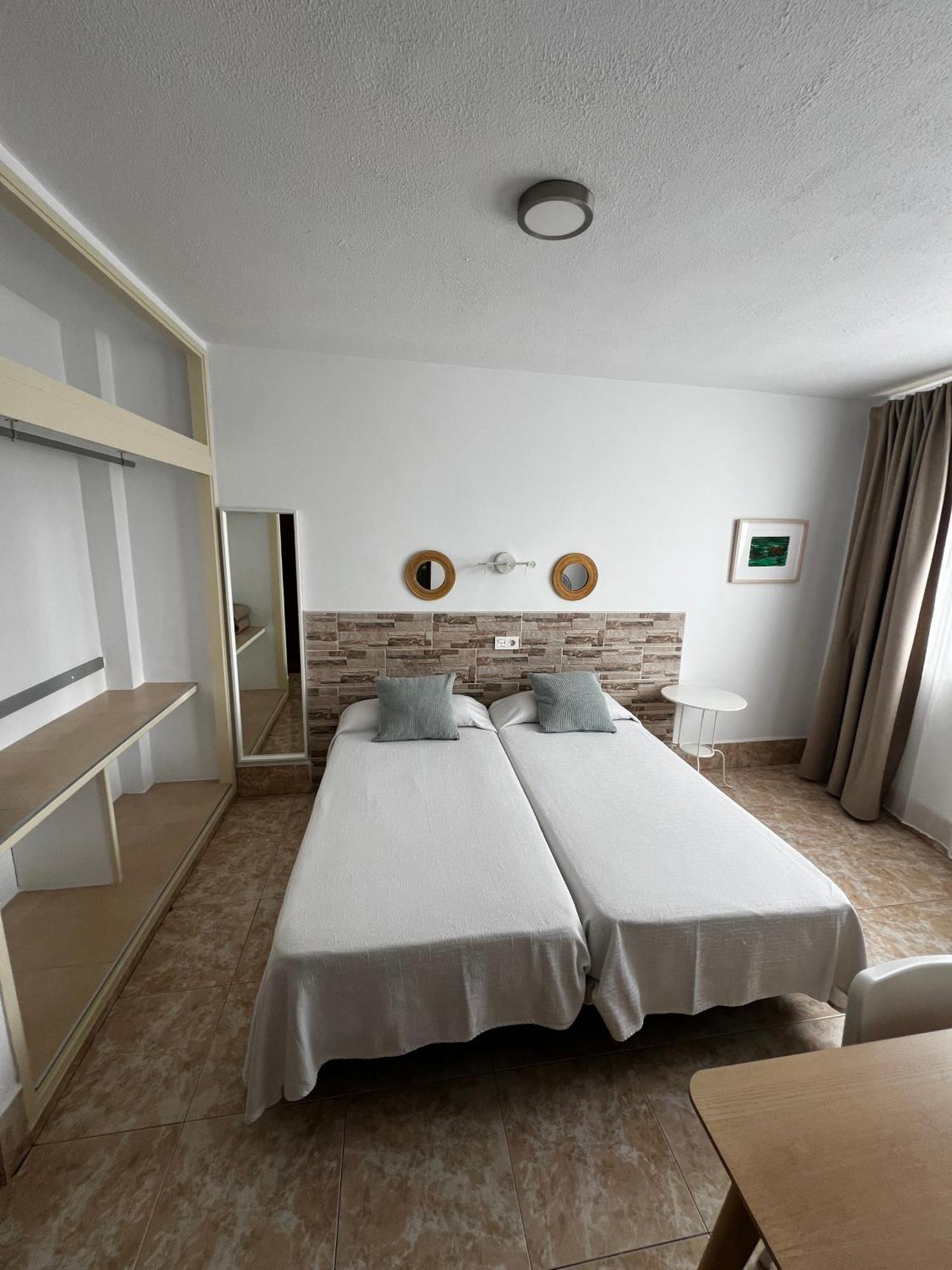 Hostal Residencia Cardona 아리시페 외부 사진