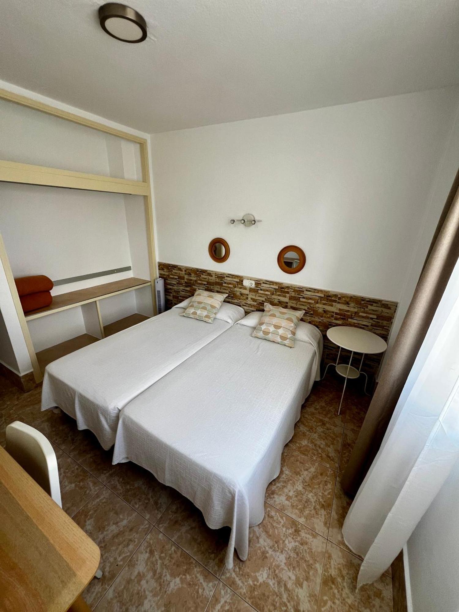 Hostal Residencia Cardona 아리시페 외부 사진