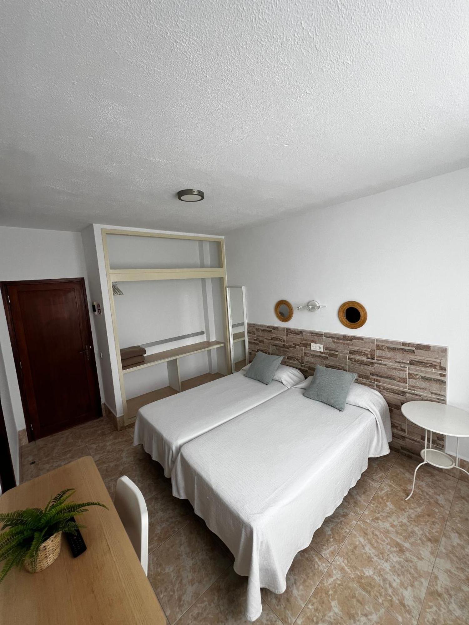 Hostal Residencia Cardona 아리시페 외부 사진