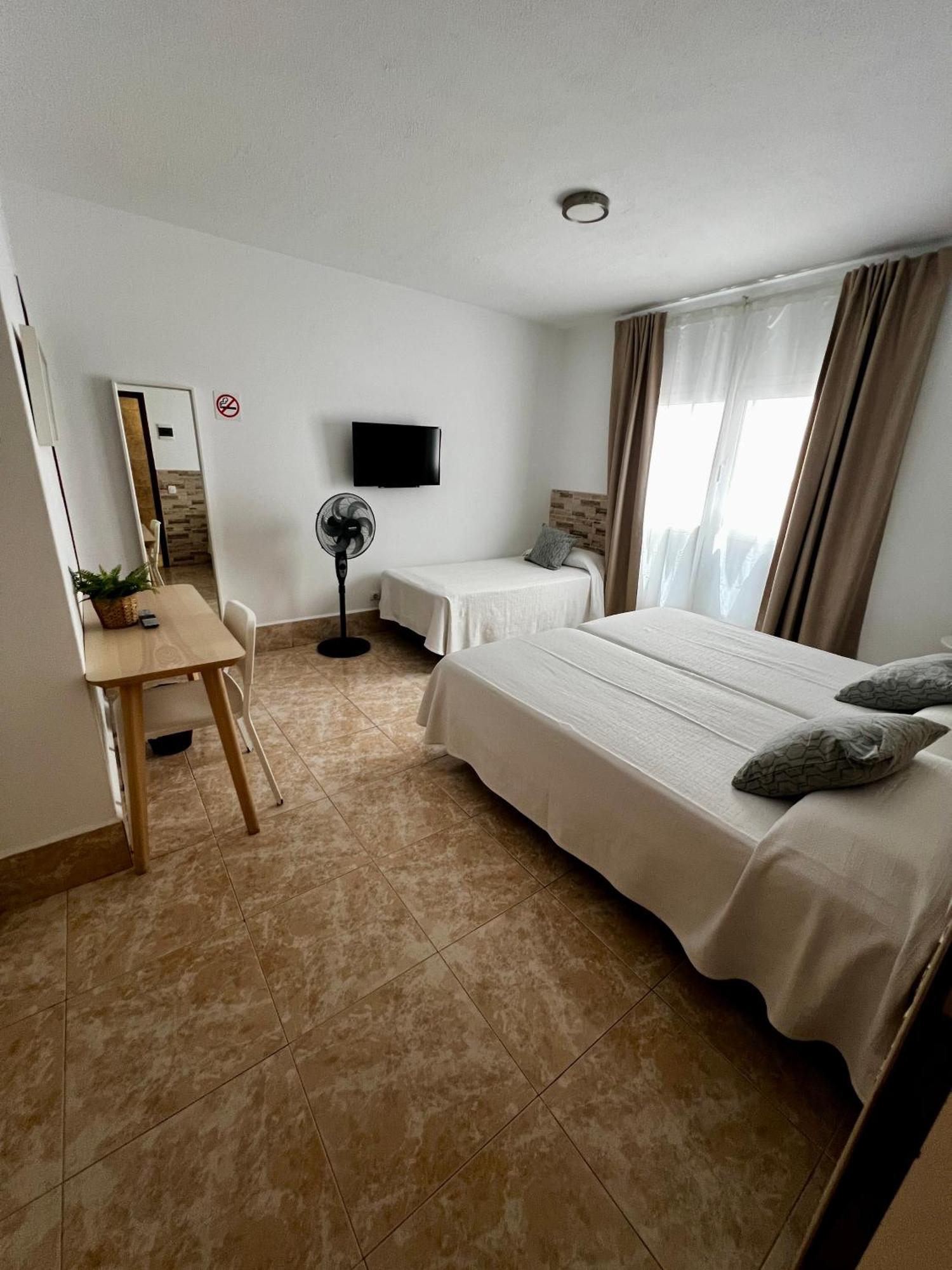 Hostal Residencia Cardona 아리시페 외부 사진