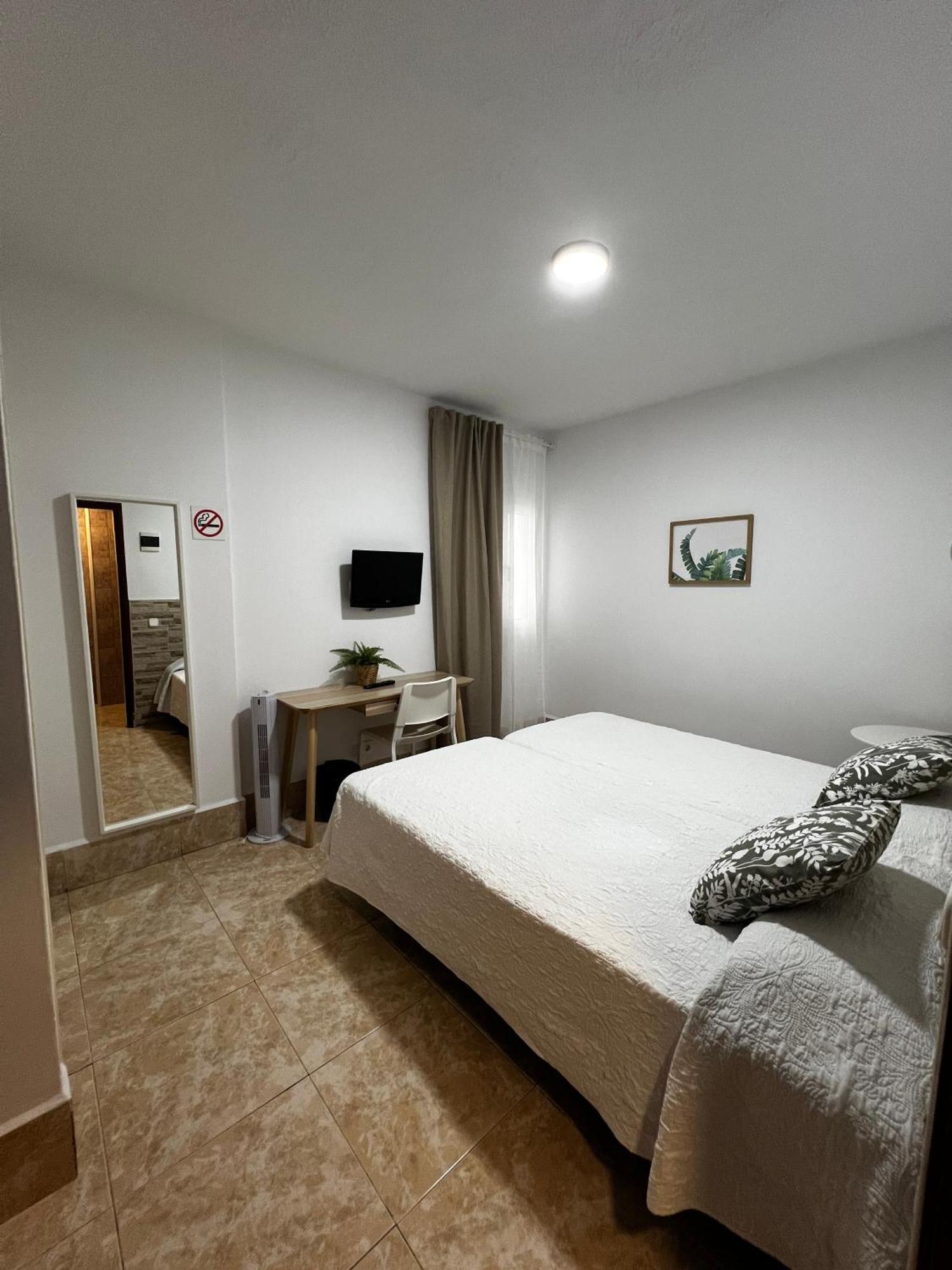 Hostal Residencia Cardona 아리시페 외부 사진