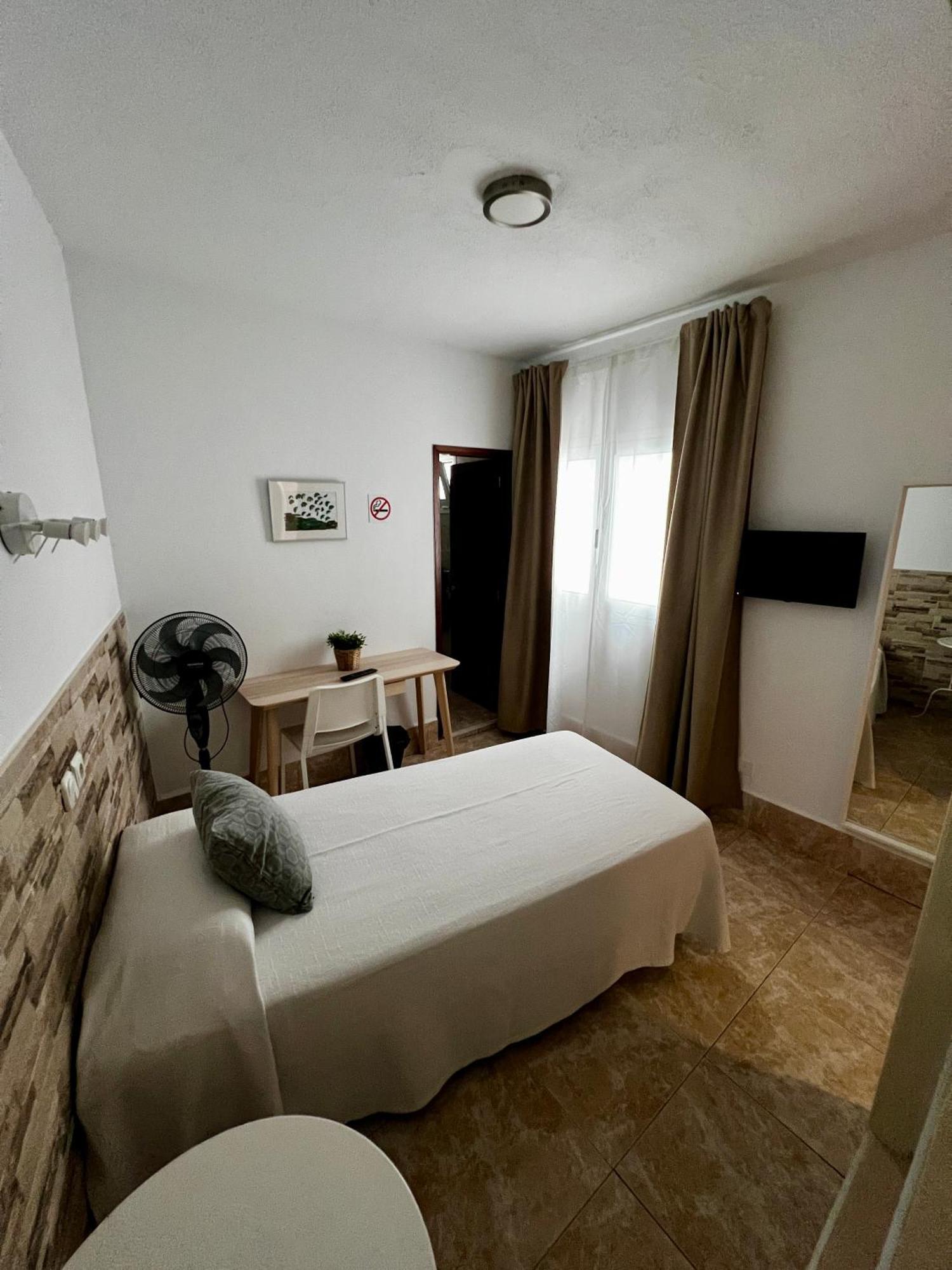 Hostal Residencia Cardona 아리시페 외부 사진