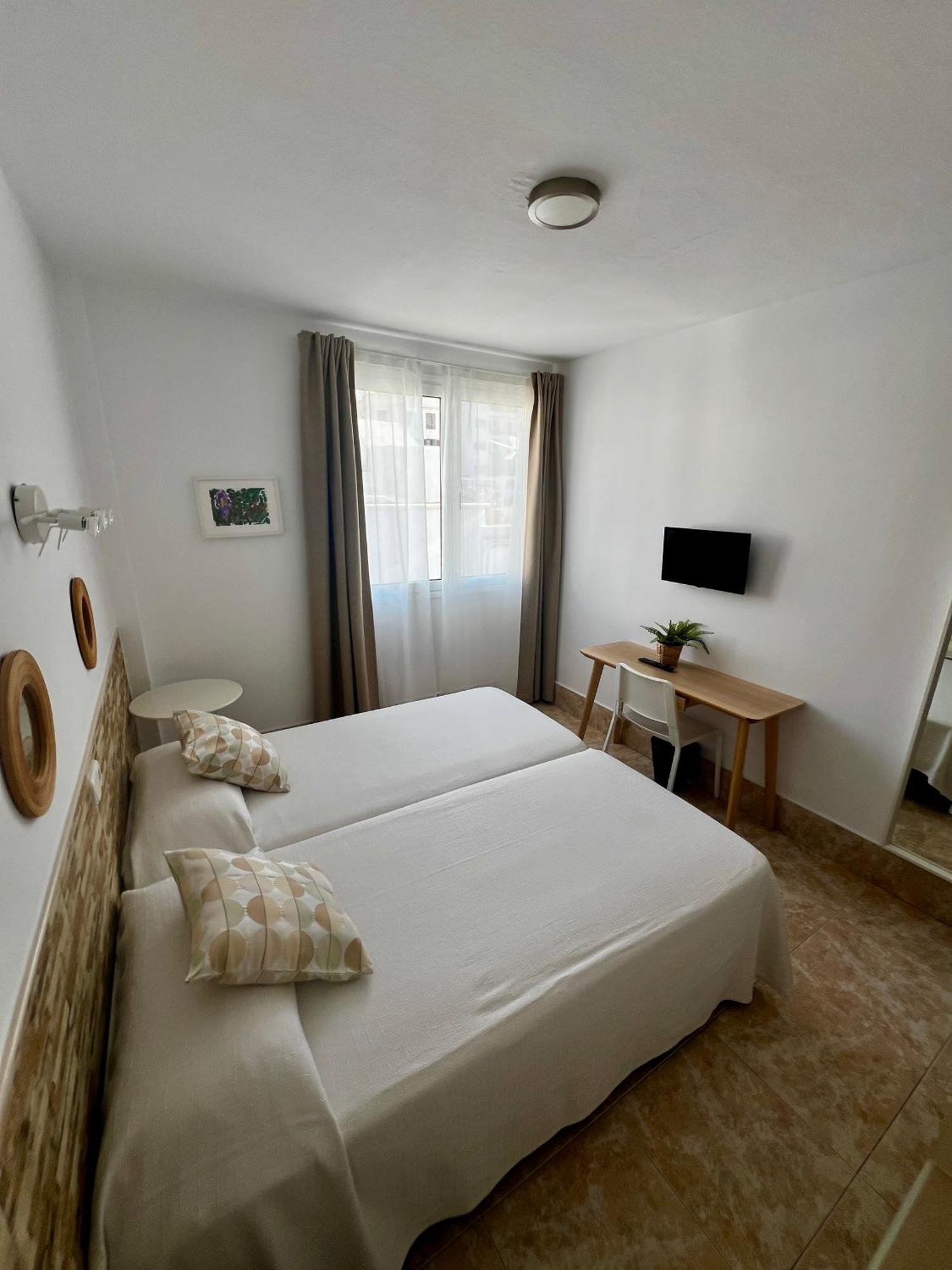 Hostal Residencia Cardona 아리시페 외부 사진