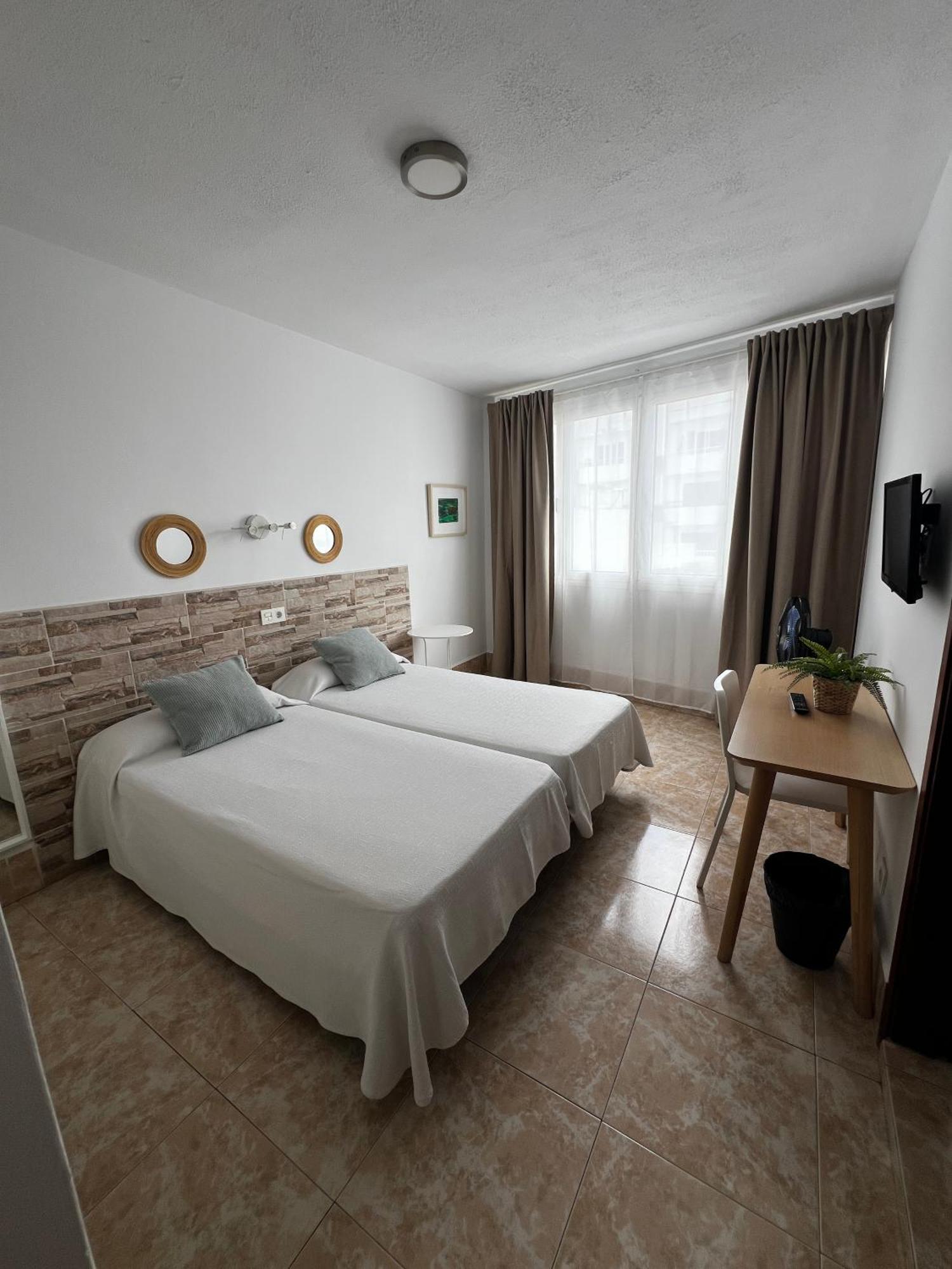 Hostal Residencia Cardona 아리시페 외부 사진