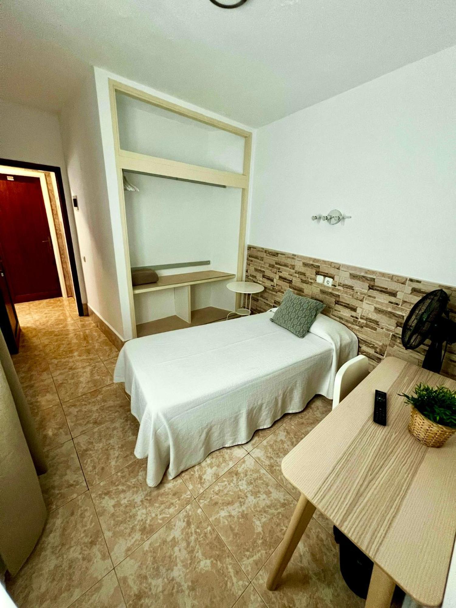Hostal Residencia Cardona 아리시페 외부 사진